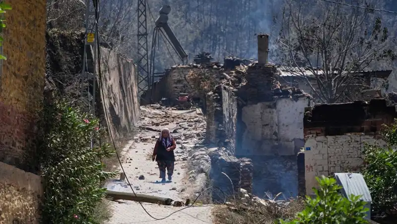 İzmir ve Bilecik’te Yangın Felaketi: 415 Bina Yok Oldu