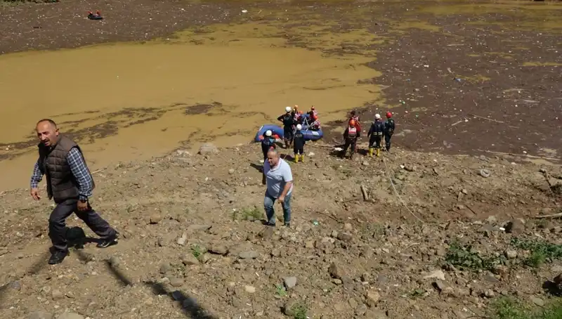 Trabzon’da Sel Felaketi: Evini Koruma Mücadelesi Veren Adamın Dramı