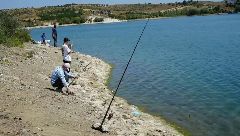 Kafes Patlaması Sonrası Yığın Yığın İnsan Barajda Toplandı!