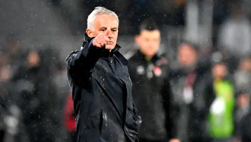 Mourinho, İngiltere'de İki Yıldız Oyuncuyu Transfer Etmek İçin Görüştü