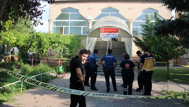 Namaz Vakti Sırasında İşlenen Dehşet: Husumetli Öldürüldü