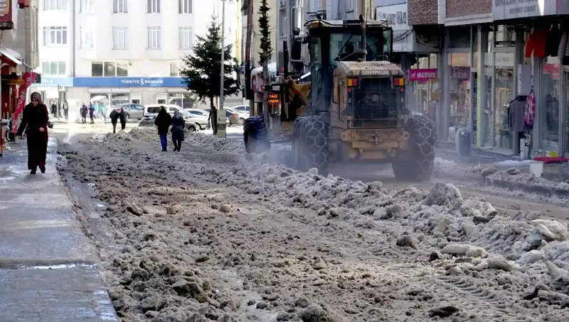 Sarıkamış’ta Kış Hazırlıkları: Kar ve Buz Temizleme Çalışmaları Başlıyor