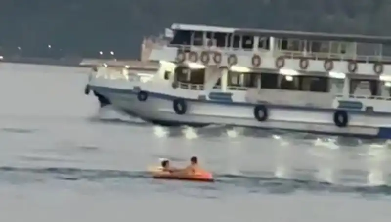 Sarıyer Sahilinde Şaşkınlık Yaratan Olay: İki Çocuk Botla Denize Açıktı