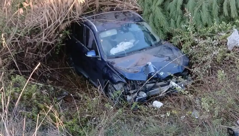 Direksiyon Hakimiyetini Kaybeden Sürücü, Otomobili Şarampole Uçtu!