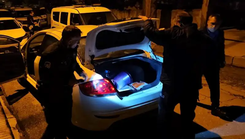 Polisten Kaçarken Hayatının En Büyük Darbesini Aldı!
