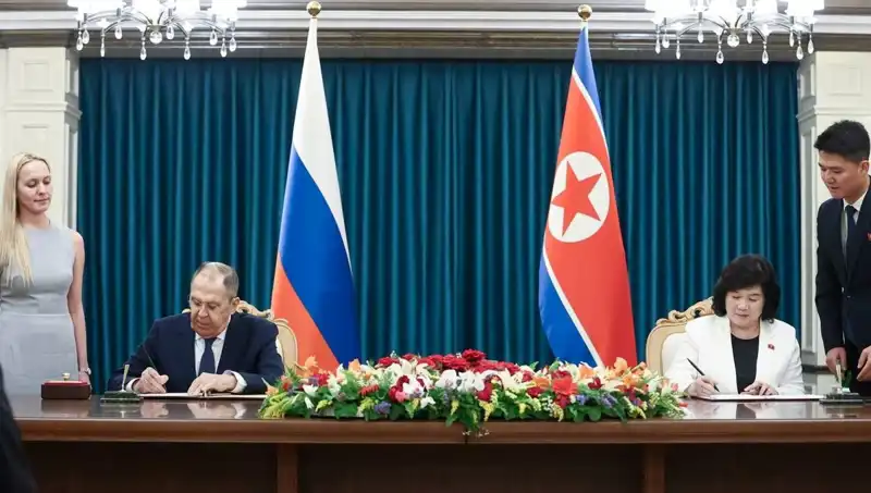 Rusya ve Kuzey Kore Arasındaki İlişkiler: Lavrov ve Mevkidaşından Tarihi Görüşme