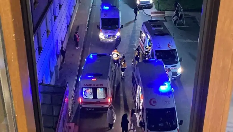 Gençlerin Akşam Yemeği Kabusu: 53 Öğrenci Zehirlenerek Hastaneye Kaldırıldı