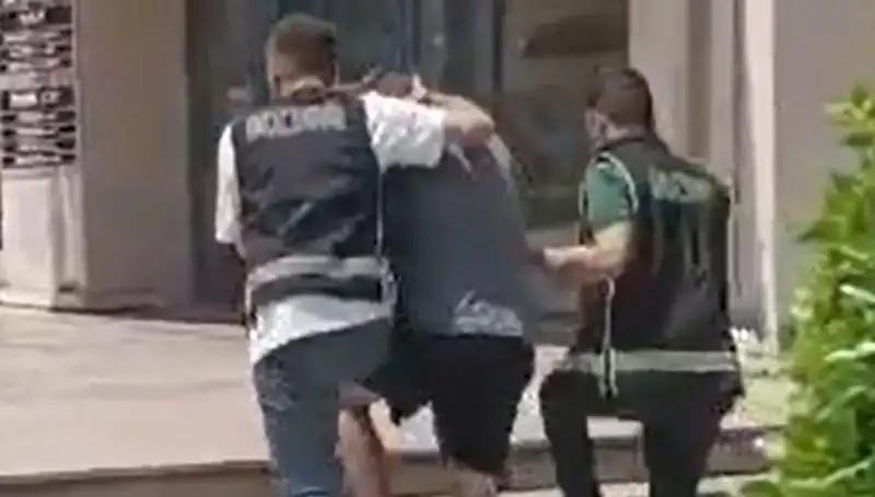 Sahte Dolarla Alışveriş Yapan Turist, Ülkesine Sınır Dışı Edildi