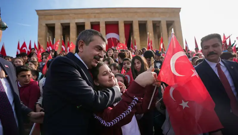 Bakan Tekin, Öğrencilerle Anıtkabir'de Anma Töreni Gerçekleştirdi