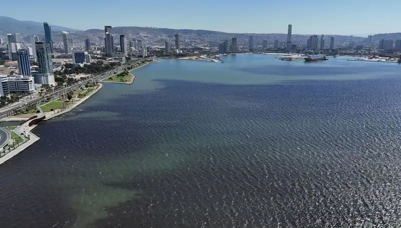 İzmir Körfezi’nde Kötü Koku Alarmı: Son Gelişmeler ve Nedenleri
