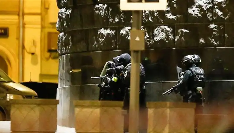 Rusya'da Silahlı Saldırı: Şoke Eden Olayda Çatıdan Rastgele Ateş Açtı