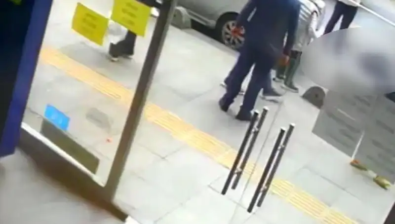 Esenler'de Korkunç Kaza: Hafriyat Kamyonu Bir Aracı Mahvetti
