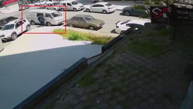 Hırsızlık Girişimini Suçüstü Yakaladı: Aracını Korumayı Başardı!
