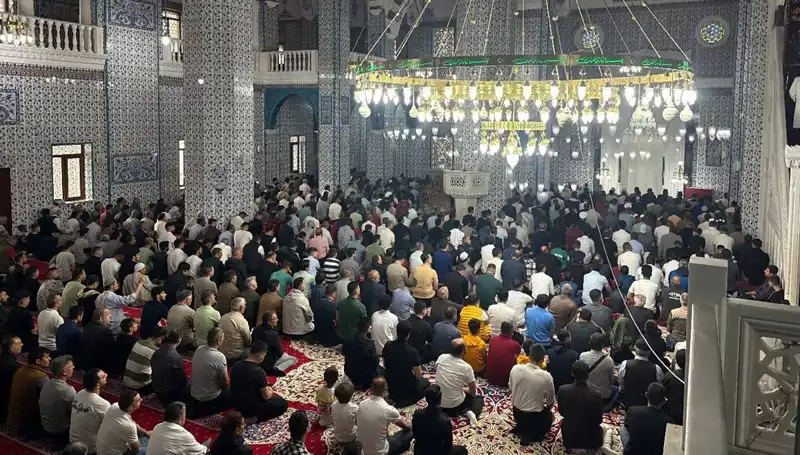 İlk Bayram Namazı Iğdır'da Coşkuyla Kılındı: İşte Merak Edilen Detaylar