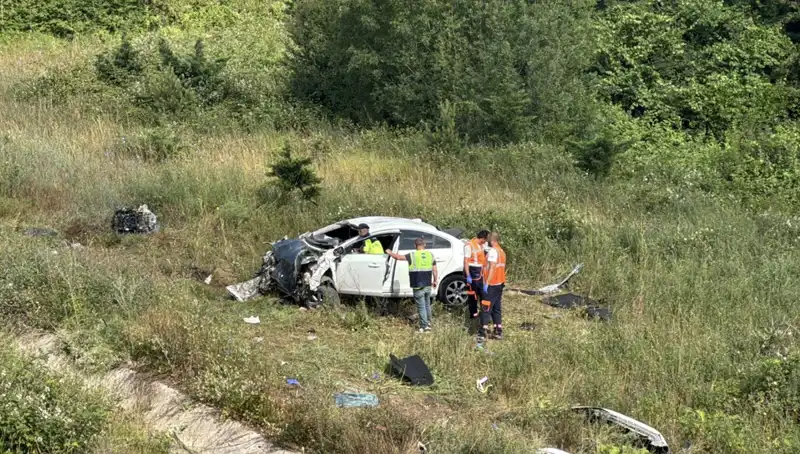 Kuzey Marmara Otoyolu'nda Feci Kaza: Araç Şarampole Devrildi, 4 Yaralı