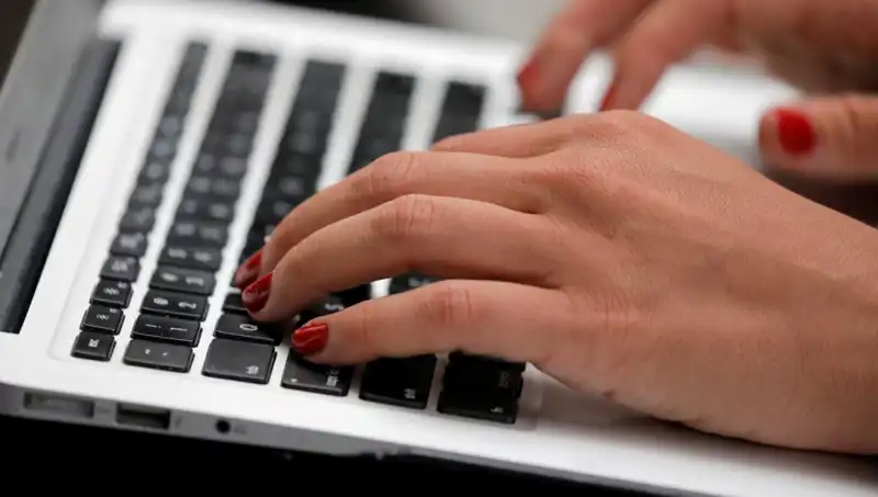 Laptop Mikrofonları: Kapalıyken Dinlenme Tehlikesi ve Alınacak Önlemler