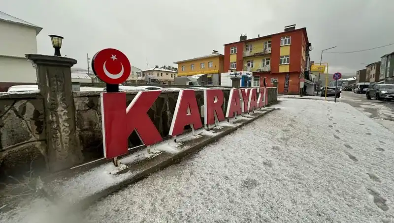 Temmuz Ayında Aniden Gelen Kar Yağışı Sürücileri Şaşırttı