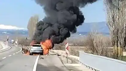 Kütahya'da Seyir Halindeki Otomobilde Büyük Yangın Tehlikesi