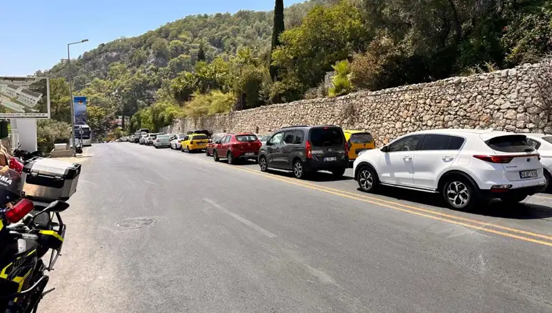 Fethiye-Ölüdeniz Yolunda Tatilci Kuşatması: Üç Kilometrelik Kuyruk!