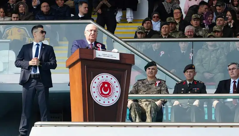 Yaşar Güler, PKK'nın Silahlarını Koşulsuz Teslim Etme Zamanının Geldiğini Açıkladı