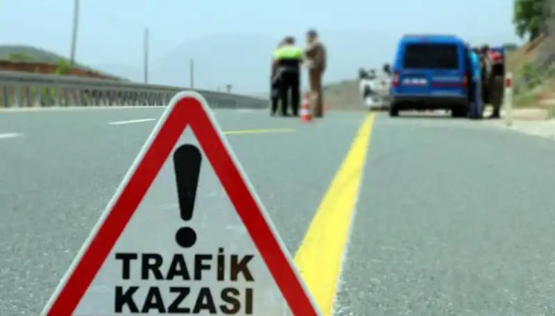 Otomobil ve Kamyon Çarpıştı, Feci Kazada Ölü ve Yaralılar Var!
