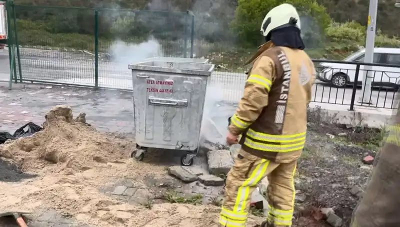 Çöp Konteynerinde Dumanlar: Başakşehir'de Kimyasal Korku Anları