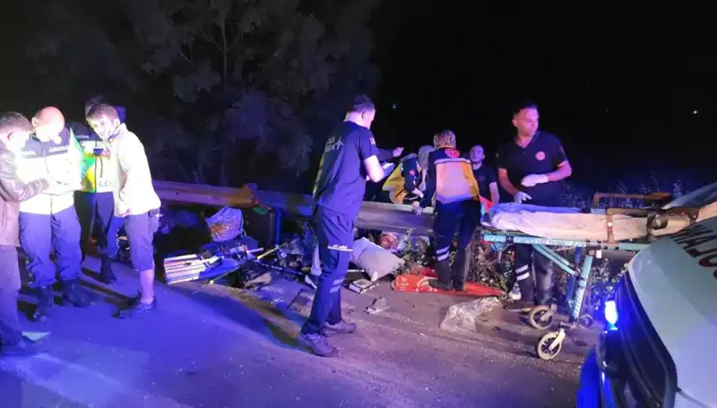 Minibüs Kazasında Savrulan Yolcuların Dramı ve Kurtarma Çabaları