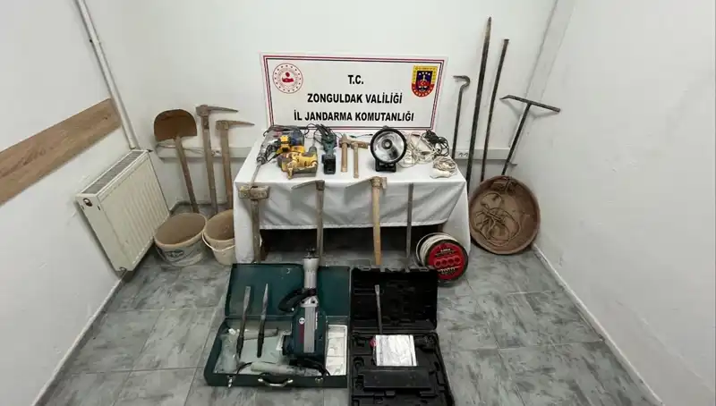 Çaycuma'da Kaçak Kazı Yapan 5 Kişi Yakalandı: Efsanevi Hazineler Mi Peşindeydiler?