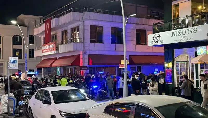 Kafe Sahibi Engellemeye Çalıştı, Havanın Ateş Açan Şahsı Bıçakladı!