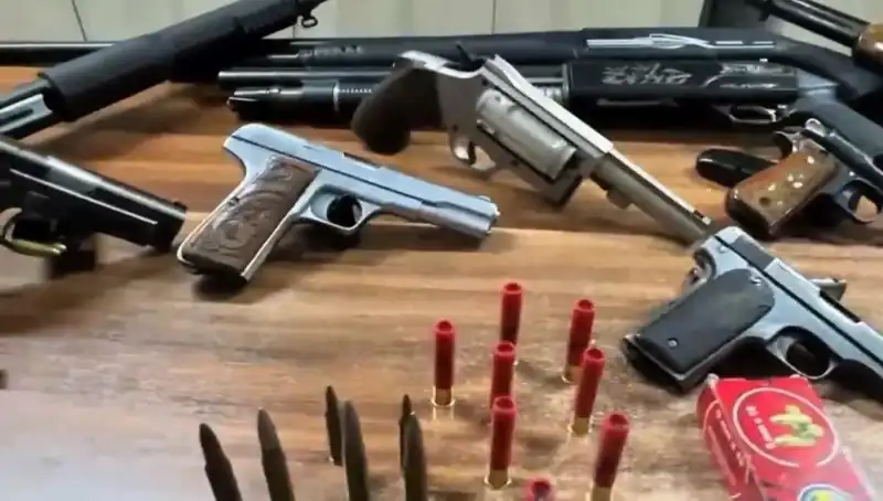 İzmir’de Eş Zamanlı Yasa Dışı Silah Ticareti Operasyonu: 1 Kişi Tutuklandı