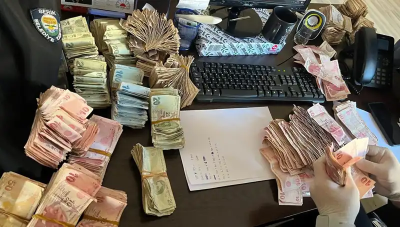 Sokaklarda Dilencilik Yapan Adamın Üstünden Büyük Miktarda Para Çıktı