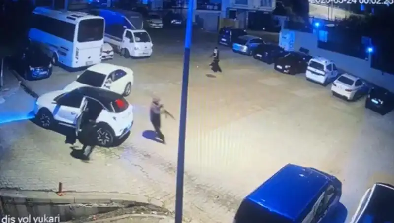 Kağıthane’de Maskeli Saldırganların Kalaşnikoflu Dehşeti: Yaşananlar Korkutucu