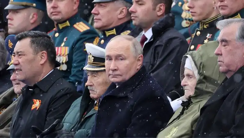 Rus Ordusu Büyüyor: Putin'den Tarihi Askeri Davet