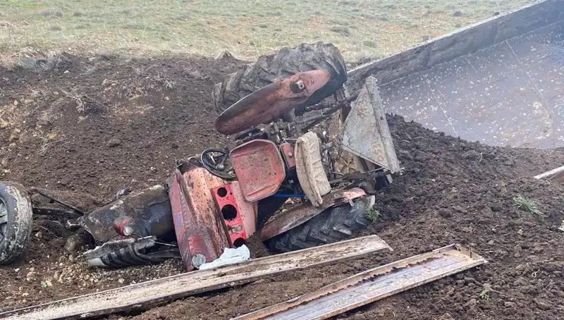 Kayseri'de Kontrolden Çıkan Traktör Şarampole Yuvarlandı: Kaza Anı Korkuttu