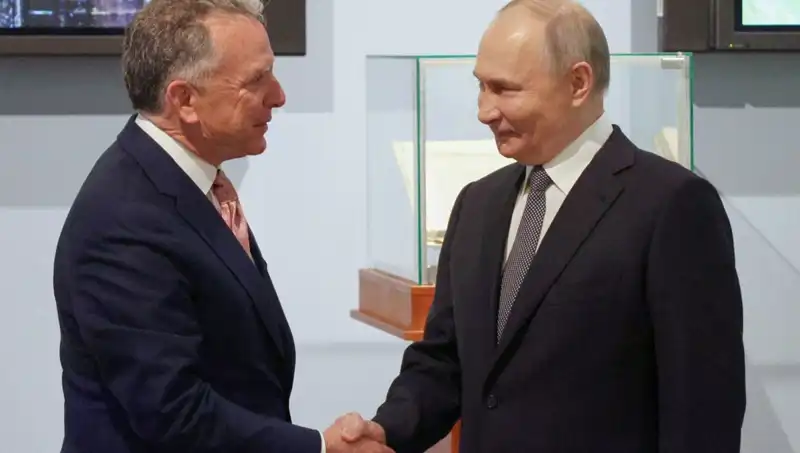 Moskova'da Gerçekleşen Tarihi Görüşme: Putin'den ABD'ye Dostluk Elini Uzattı