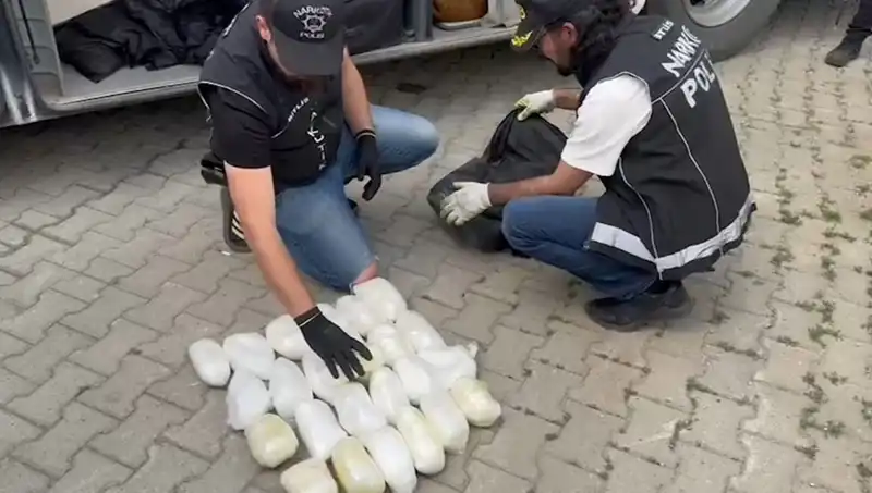 Yolcunun Valizinde Yakalanan 13 Kilo Metamfetamin Şoku