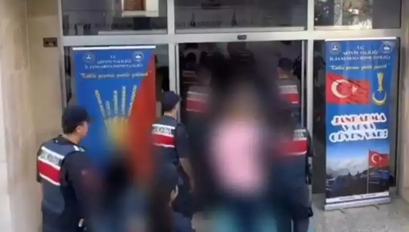 Türkiye Genelinde FETÖ'ye Yönelik Büyük Operasyon: 65 Kişi Tutuklandı