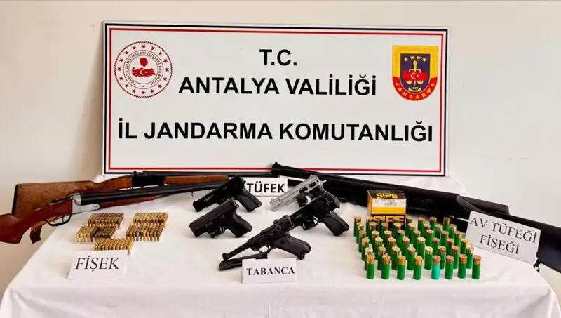 Antalya'da Ruhsatsız Silah Operasyonu: Güvenlik Güçleri Baskın Yaptı