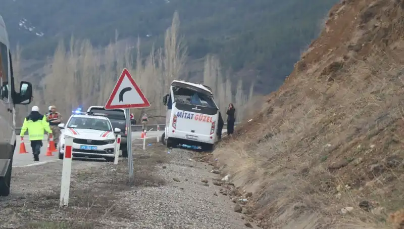 Oltu'da İşçi Servisi Kazası: Yüzlerce İşçi Yaralandı, Acil Yardım Seferber Oldu