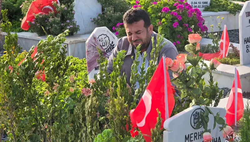 Deprem Şehitlerinde Bayram Coşkusu ve Duygusal Hüzün Bir Arada