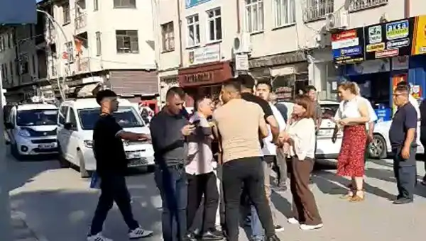 Gazinin Trafikte Darp Edilmesi Anı Kameralara Yansıdı