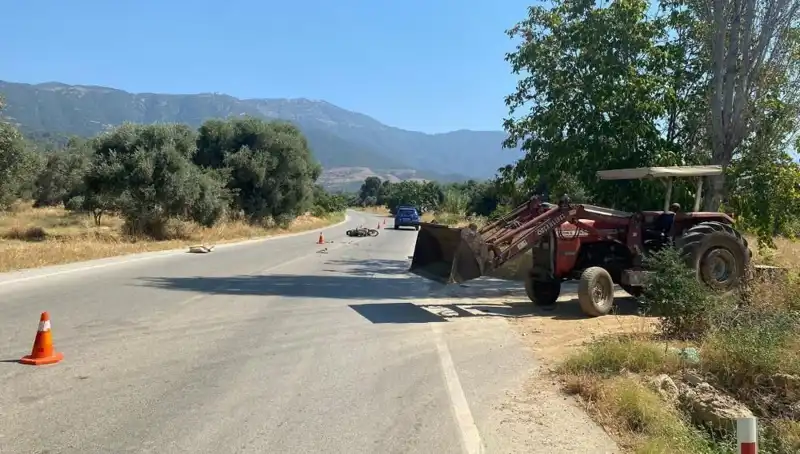 İzmir'de Motosiklet Kazası: Genç Sürücü Hayatta Kalma Mücadelesinde